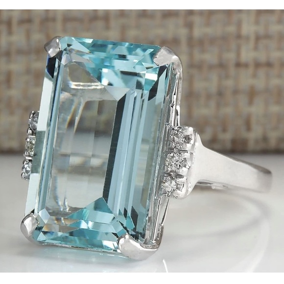 ✨Stunning Size 7 Aquamarine Ring 💍 - Picture 1 of 7